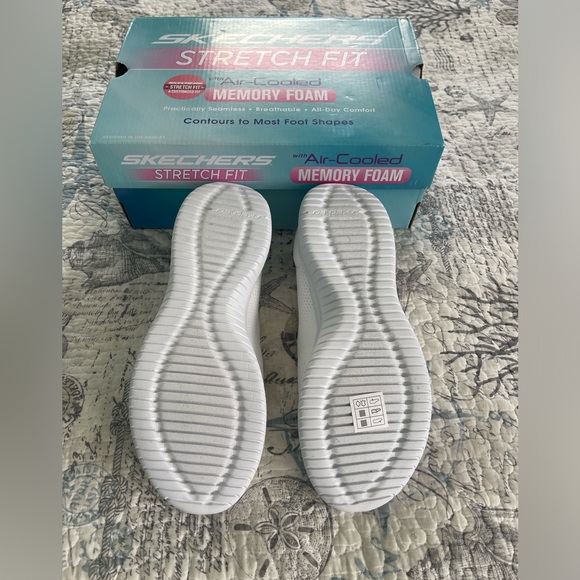 Skechers Women’s Ultra Flex Harmonious Slip on - Picture 2 of 5